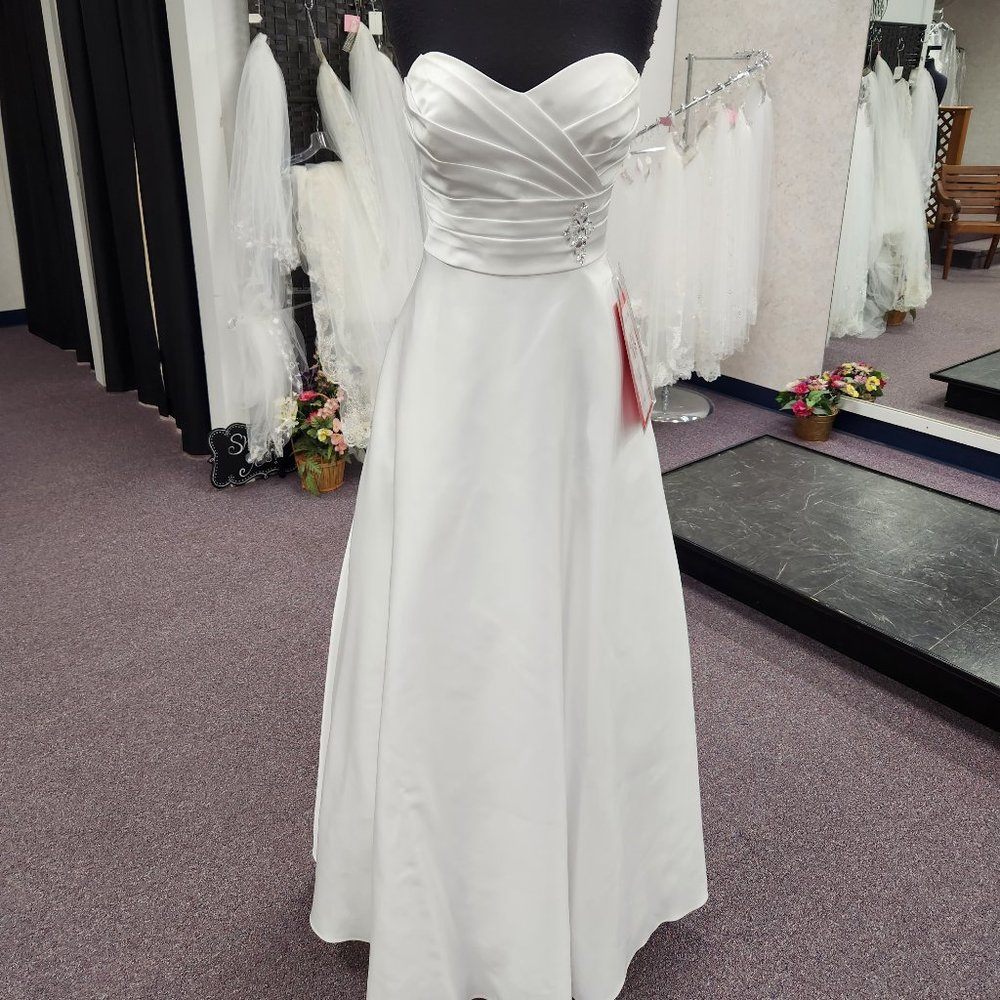 Alfred Angelo 7166 Size 6 Ivory Bridal Gown/Wedding Dress
